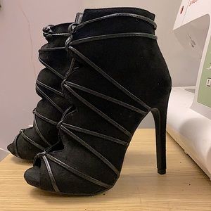 Wild Diva Black Open Toe Wedge size 6.5